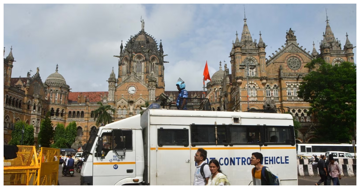 সতর্ক করা হয়েছে এই বোমার বিস্ফোরণগুলো পুরো মুম্বাইকে কাঁপিয়ে দেবে। ছবি: হিন্দুস্তান টাইমস